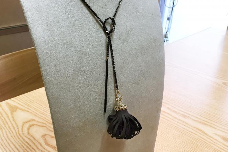 [Ozel] Delicate Fit Glossy Brass Cubic Necklace
